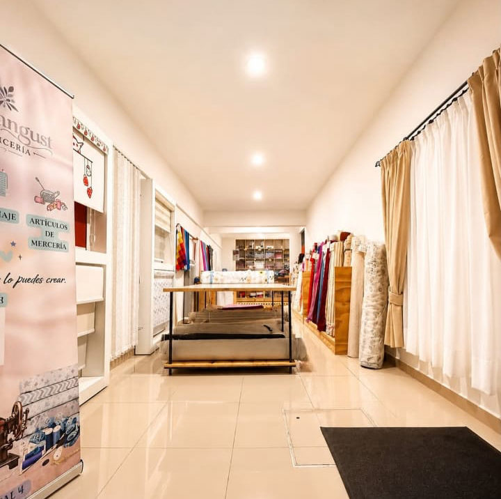 Interior de la tienda Amangust en Caldera